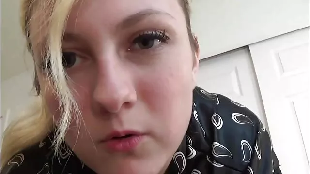Masturbating大きな脂肪の古い女性 女性 向け エッチ 動画