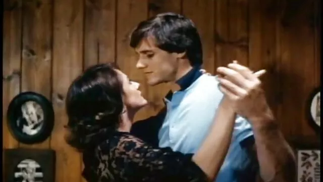 彼は仕事を発見したとき、彼は性交しました 女性 が 見る av 動画